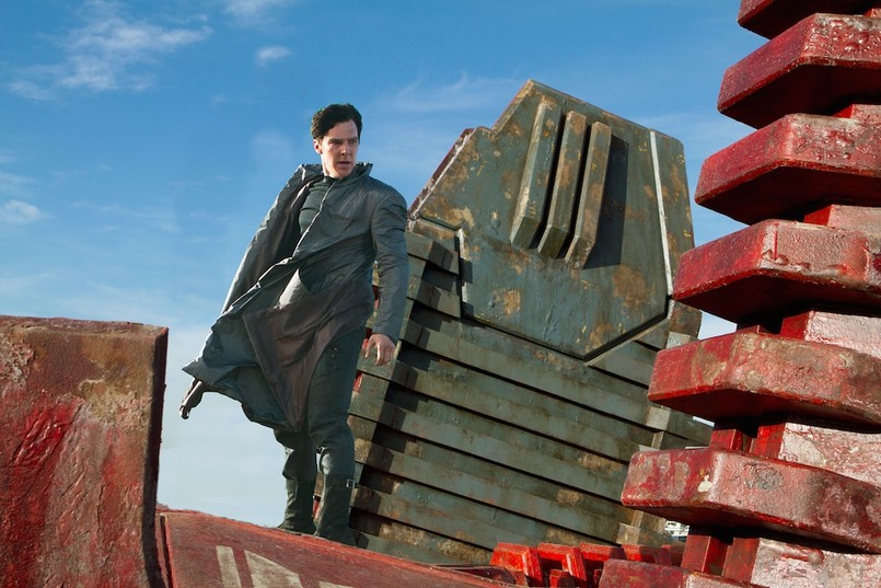 "Wielbiciele >>Star Treka>Star Treka<< nie oglądali. To po prostu inteligentny blockbuster – wyłącznie rozrywka, ale za to na dobrym poziomie" (Jakub Demiańczuk, Dziennik Gazeta Prawna)