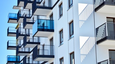 Analitycy: Zakup mieszkania na kredyt z dopłatą 3 razy tańszy niż najem