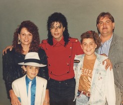 Film 'Leaving Neverland' od czwartku w Polsce. Menadżerowie Michaela Jacksona robią wszystko, by odwrócić od niego uwagę