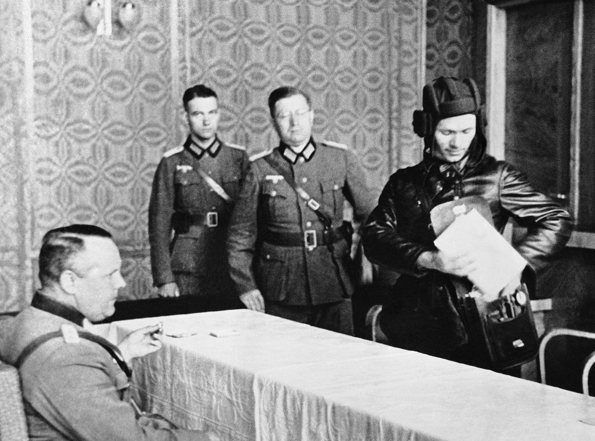 Brześć Litewski, rok 1939. Spotkanie niemieckich i radzieckich oficerów po pokonaniu Polski