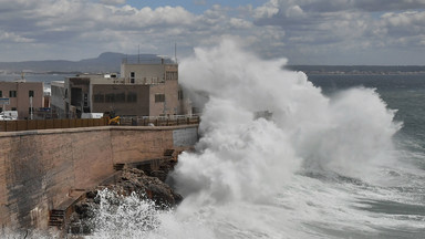 Przez wybrzeże Hiszpanii przechodzi ogromna burza. Są ofiary śmiertelne