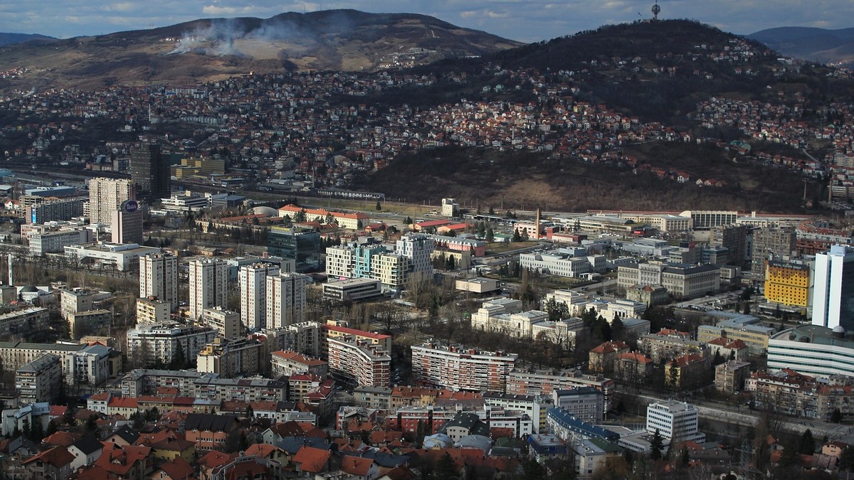 Megrongálták a magyar és szlovák nagykövetség épületeit Szerbiában
