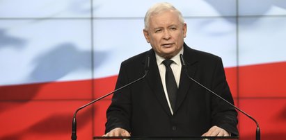 Prezes Kaczyński obiecał podwyżki, ale burmistrz z PiS tnie etaty