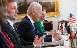 Historyczny gest Bidena. "Trzy sekundy" na decyzję i "środkowy palec" dla Putina