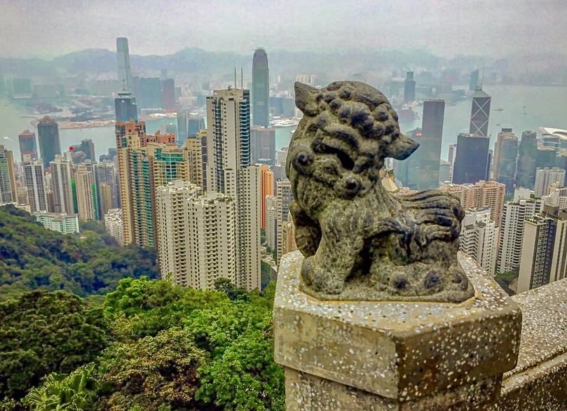 "Kto nie potrafi spoglądać daleko, ten ma kłopoty blisko" - Konfucjusz. Panorama Hongkongu