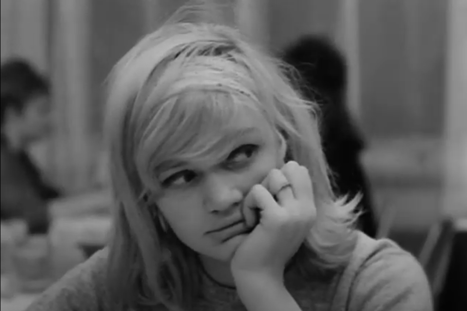 Hana Brejchová vo filme Lásky jedné plavovlásky.