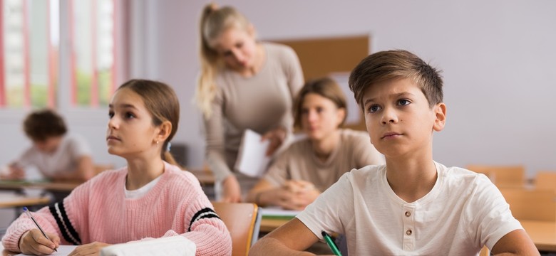 Zmiany w szkołach od nowego roku szkolnego. ZNP ostrzega przed problemami