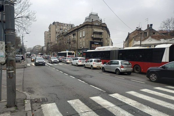 Aljbin Kurti krajem novembra u Prištini prilikom ceremonije obeležavanja godišnjice KBS