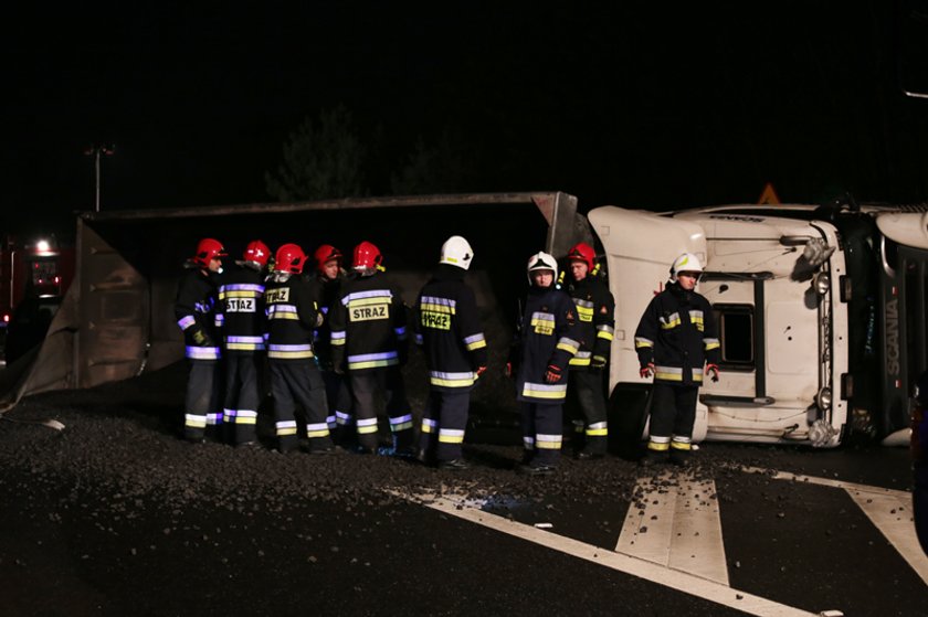 Wypadek pod Zieloną Górą. Zderzyły się dwie ciężarówki