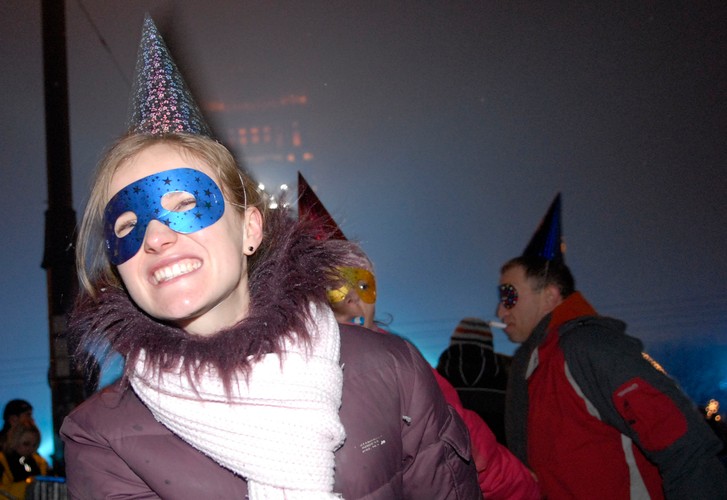 Zabawa pod Pałacem Kultury w Warszawie