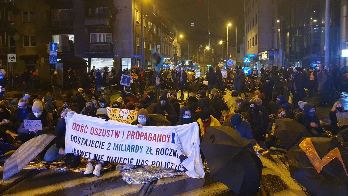 Strajk kobiet: Kolejny dzień protestów. Blokady dróg. Poniedziałek, 2.11