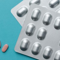 Hamis vényekkel kiváltott gyógyszerekkel üzletelő bűnbandát számoltak fel Nógrádban