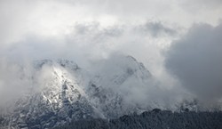 Turysta utknął w Tatrach podczas śnieżycy. Nocna akcja TOPR