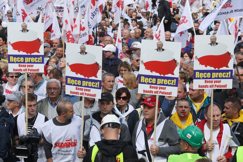 Protest "Solidarności" w Warszawie. "Ręce precz od Polski!"