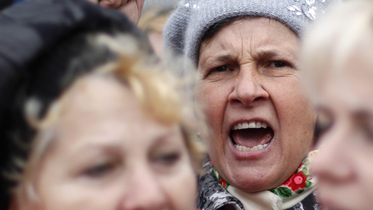 Ukraińscy przedsiębiorcy w proteście przeciwko uchwaleniu niekorzystnego dla nich nowego kodeksu podatkowego ogłosili w poniedziałek wieczorem zbieranie podpisów pod apelem o referendum w sprawie rozwiązania parlamentu.