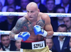 Artur Szpilka śpiewa "Nie płacz Ewka". Bokser masakruje swoim głosem. WIDEO