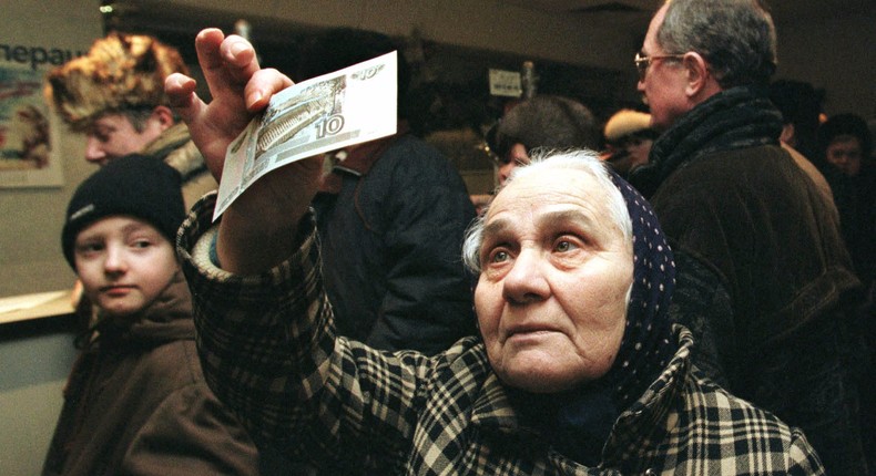 An elderly Russian woman looks at the new 10-ruble bank note at the State savings bank January 5, 1994.