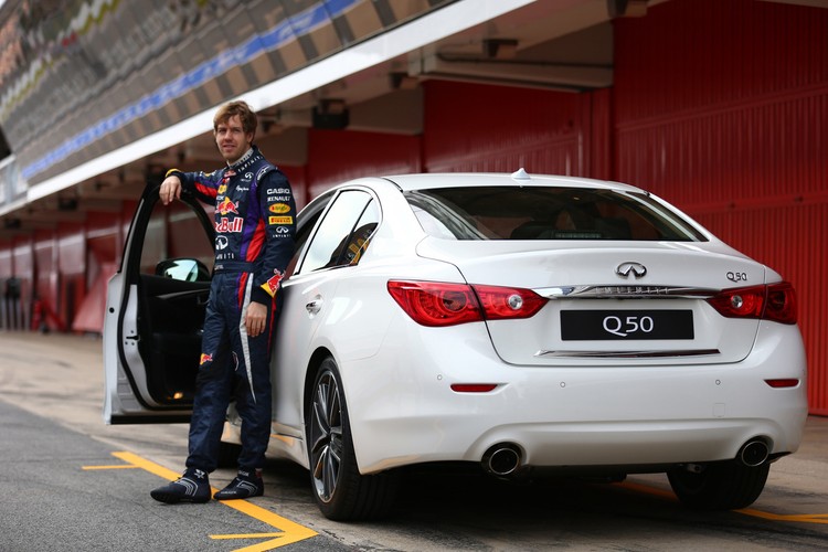 Infiniti Q50 i Sebastian Vettel