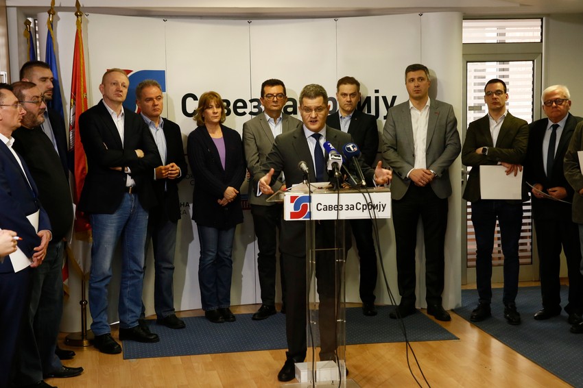 Lideri opozicionih partija vagaju kako da odgovore na zahteve organizatora građanskog protesta