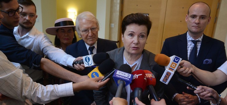 Gronkiewicz-Waltz: Bartoszewski powinien być wyczytany w apelu pamięci. Jeśli nie, trudno, to decyzja szefa MON