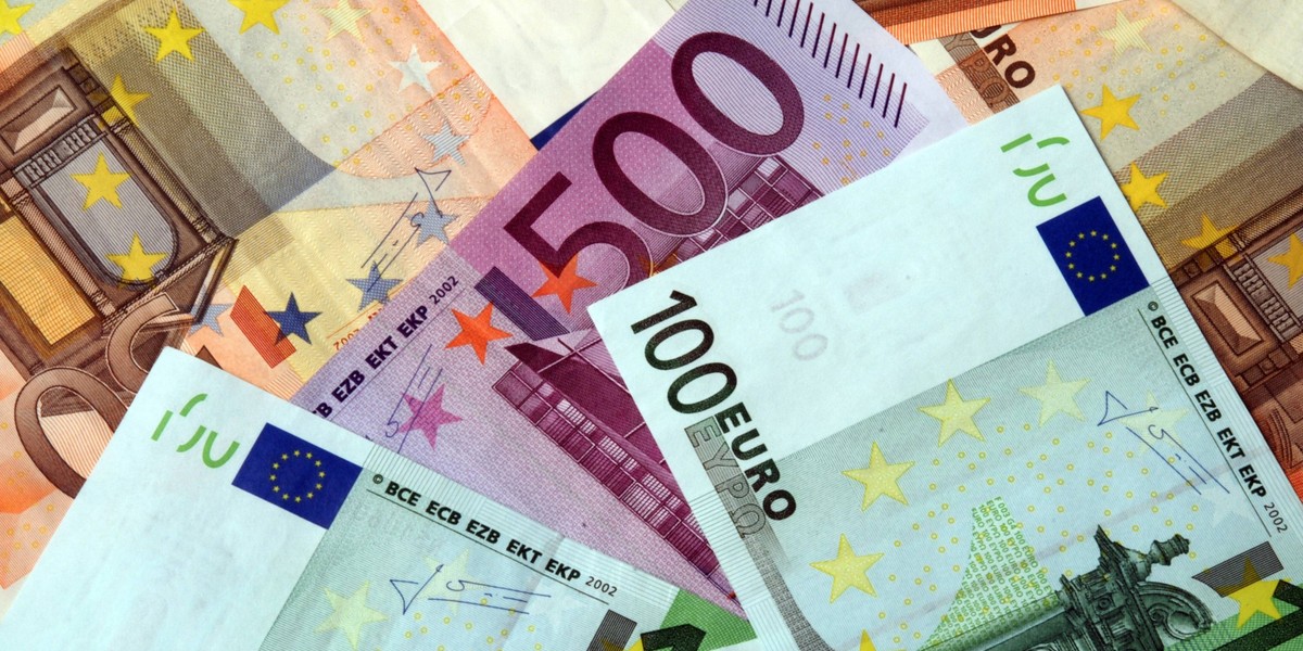 PIENIADZE EURO 