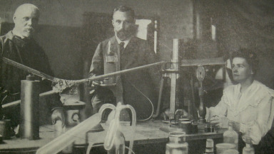 Dzień, który zmienił historię nauki. Wielkie odkrycie Marii Skłodowskiej-Curie i jej męża 