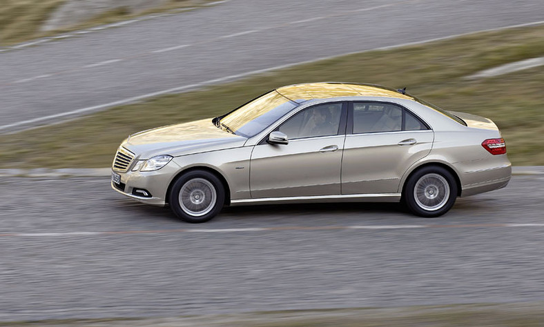 IAA Frankfurt 2009: Mercedes-Benz E - kombi nadjedzie jesienią, sedan kupiło 40 tys. osób