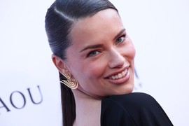 LIMA SA ĆERKOM NA CRVENOM TEPIHU: Svi gledaju koliko je PORASLA njena i Jarićeva naslednica, a slavna mama u MINIĆU pokazala nikad mršavije noge