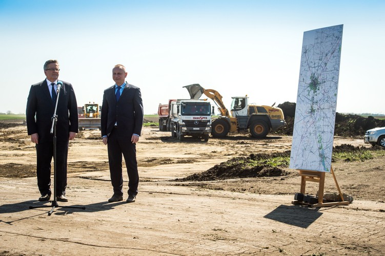 BRONISŁAW KOMOROWSKI ODWIEDZIŁ BUDOWĘ, KTÓREJ... NIE BYŁO?