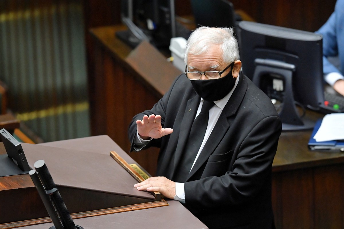 Spada poparcie dla PiS [SONDAŻ CBOS]