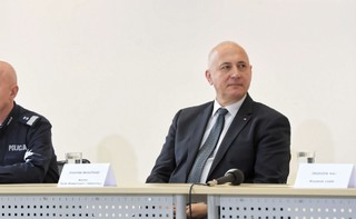 'Godne potępienia i karygodne, marginalne działania'. Brudziński o incydentach podczas marszu w Warszawie