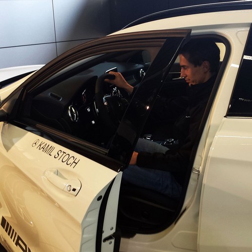 Kamil Stoch i mercedes GLA 45 AMG