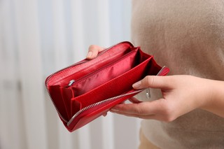 Od 1 stycznia miliony Polaków zapłacą więcej za: mandaty, grzywny, składki do ZUS oraz składki zdrowotne – rząd już podjął decyzję
