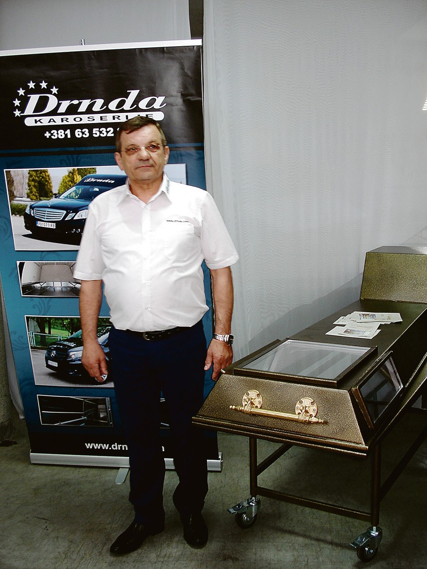 STO ODSTO SRPSKI: Radiša Mihajlović
pored poklopca s klimom