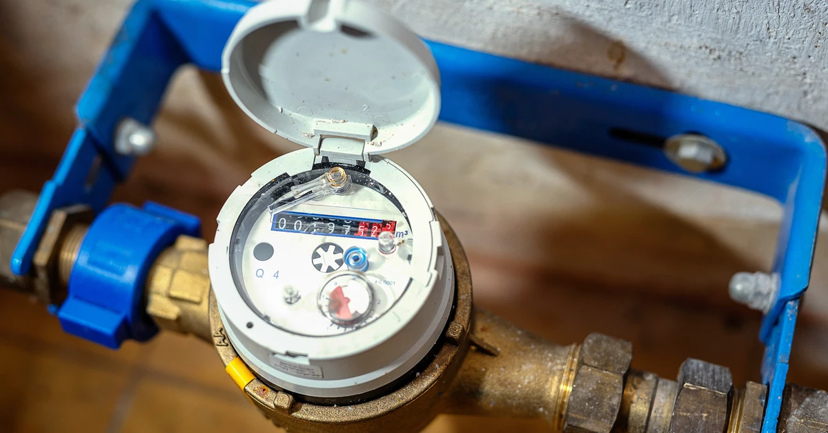 Ważny obowiązek dotyczący wodomierzy dla właścicieli i zarządców nieruchomości w związku z nadchodzącymi mrozami. Niedopełnienie go grozi odpowiedzialnością finansową