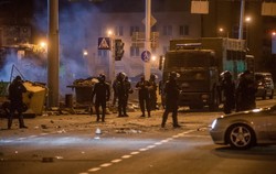 Gorąca noc w Mińsku. "Ciężarówka wojskowa po prostu zaczęła najeżdżać na auta"