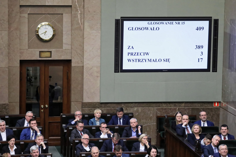 Sejm uchwalił ustawę m.in. obniżającą akcyzę na energię elektryczną i zmieniającą stawki opłaty przejściowej, co ma zapobiec podwyżkom cen prądu w 2019 r.