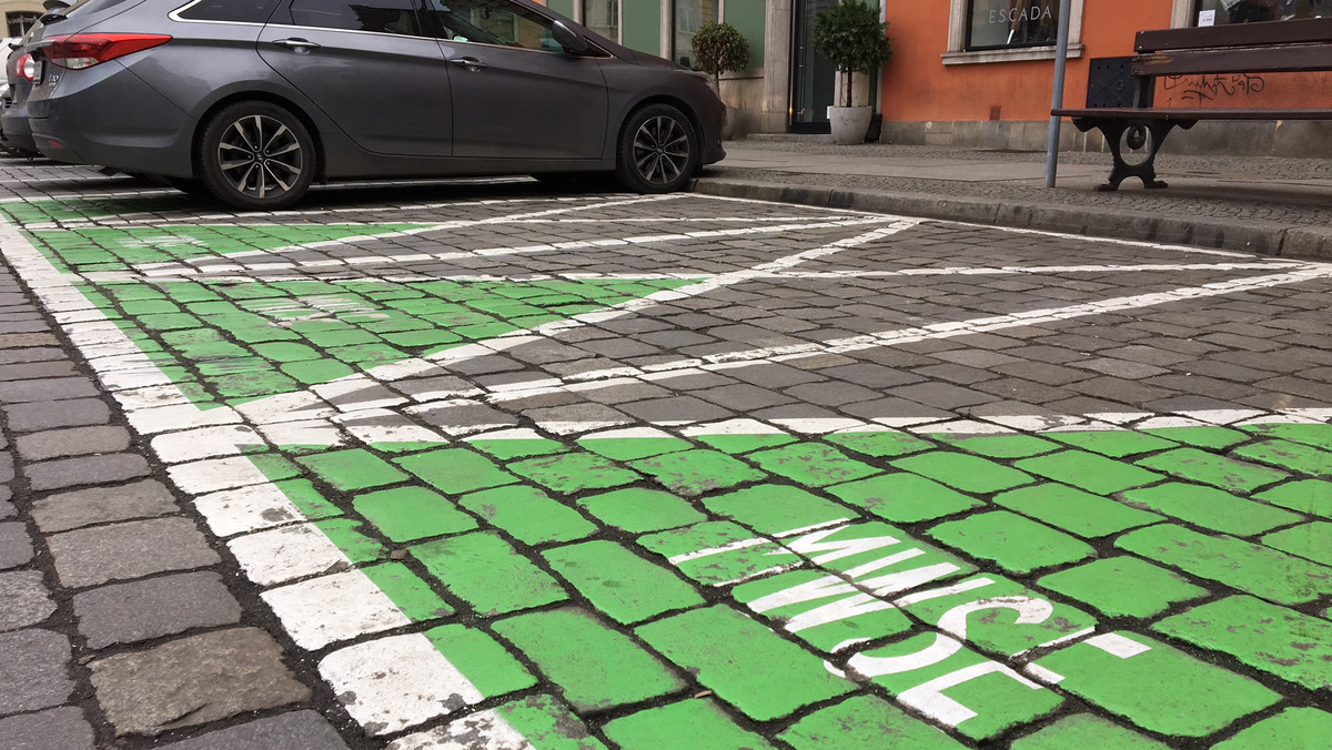 Wrocław nie zrezygnuje z miejsc parkingowych dla samochodów Vozilli