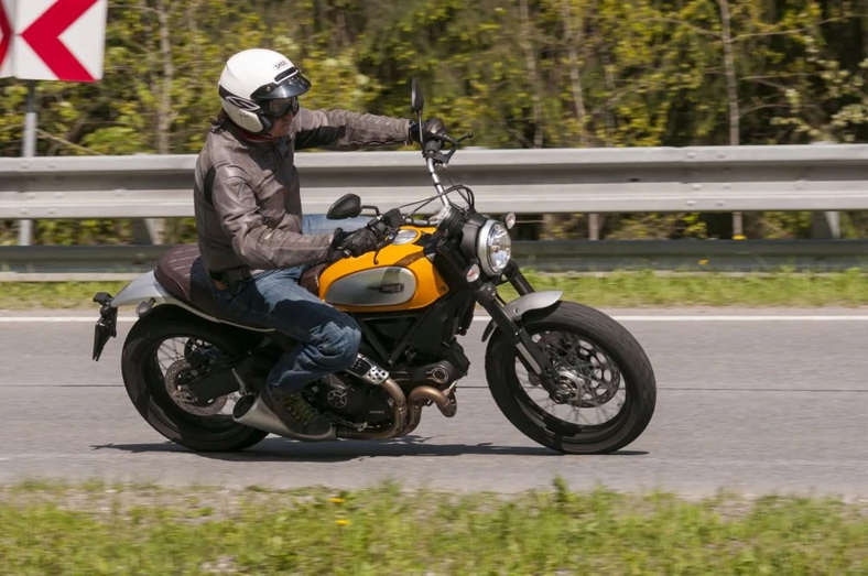 Ducati SCrambler Classic podczas jazdy testowej