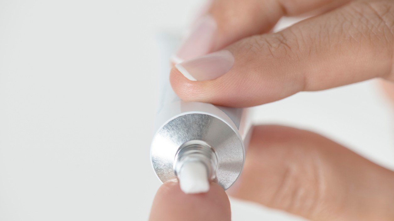 Nechtíková masť má regeneračné účinky a dokáže viditeľne zjemniť vrásky.