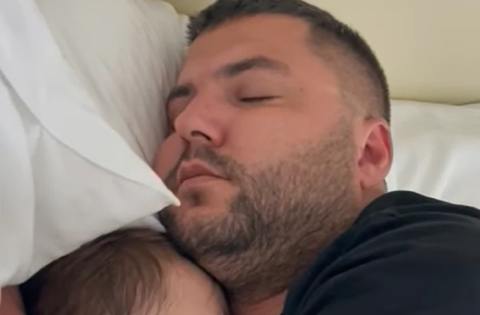 Objavljeni klipovi Asmina Durdžića sa ćerkom Norom: Buđenje u tatinom naručju