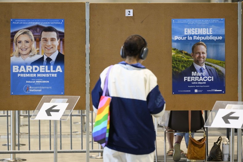 Francuzi mieszkający w Szwajcarii głosują w Lozannie
