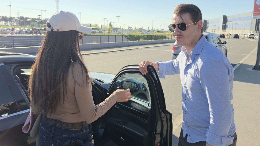 Tanja Savić i Muki na aerodromu
