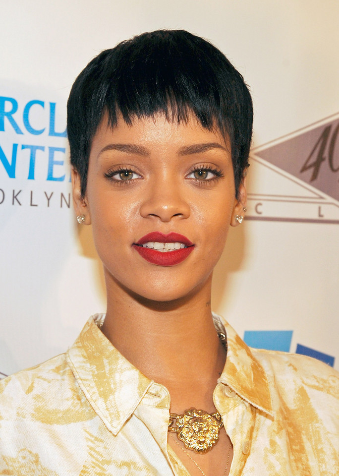 Te gwiazdy postawiły na krótkie fryzury: Rihanna 