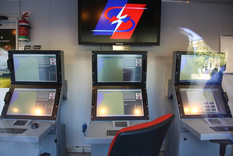 <b>XTS-400 </b>
<br>
<br><b>Rok: 1992</b>
<br><b>Firma: BAE Systems</b>
<br><br>
XTS-400 to jeden z najbardziej stabilnych, bezpiecznych i niezawodnych systemów operacyjnych w historii.  Nie dziwi więc fakt, że wciąż wykorzystywany jest w technologiach wojskowych.