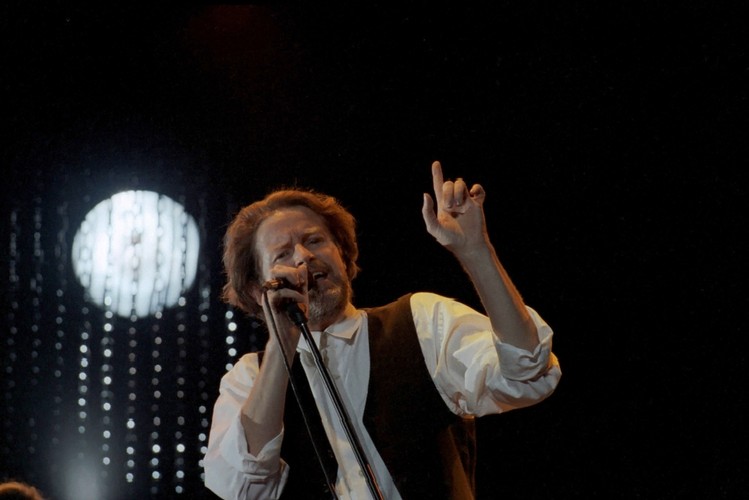 4. Don Henley (The Eagles) – 200 millionów dolarów