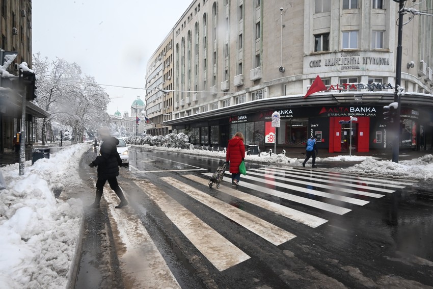 Prednosti ovakvog saobraćajnog rešenja ogledaju se u bržem protoku vozila i kraćem zadržavanju.