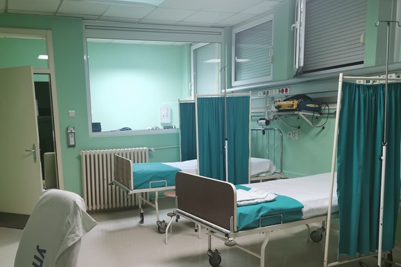 Nema dovoljno spremačica: "Niko neće da čisti bolnice za 1.190 evra, zapošljavaćemo i one koji nemaju osnovnu školu"