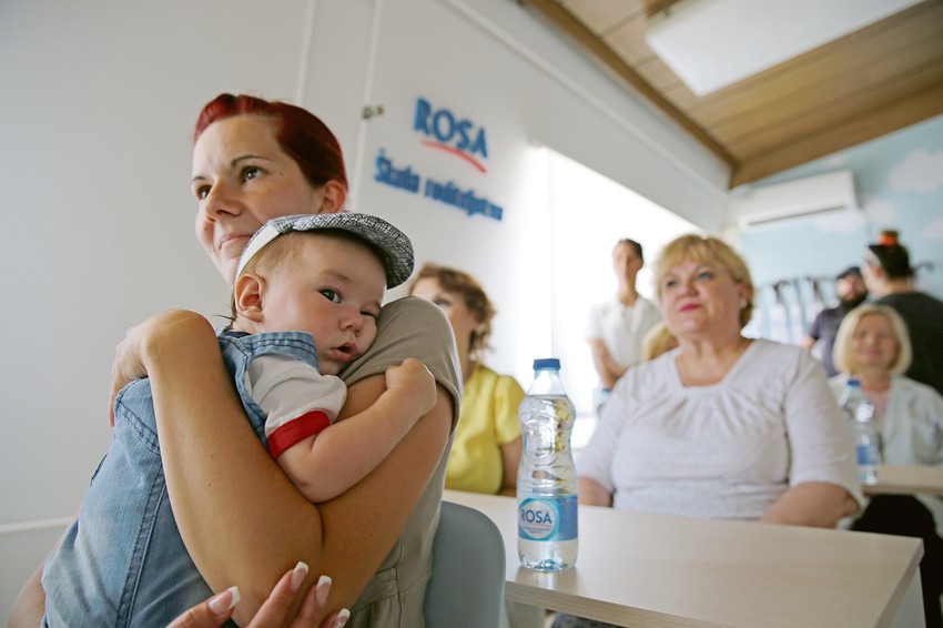 Coca-Cola je osnovala i "Rosa" škole roditeljstva koje pomažu bebama i roditeljima