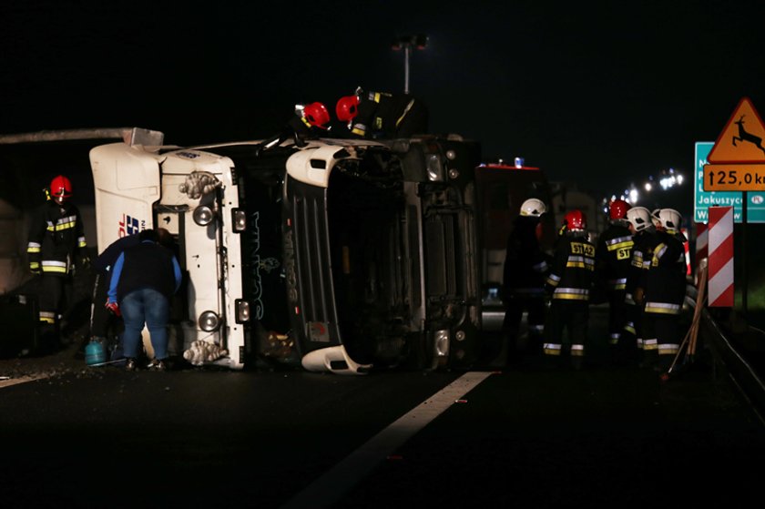 Wypadek pod Zieloną Górą. Zderzyły się dwie ciężarówki